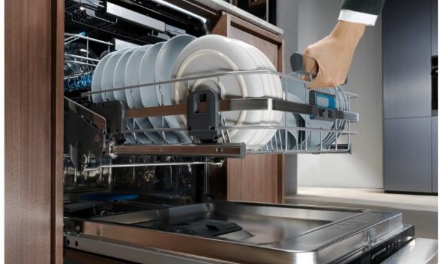 Rozwiązania dla małych kuchni: jaką małą zmywarkę wybrać?