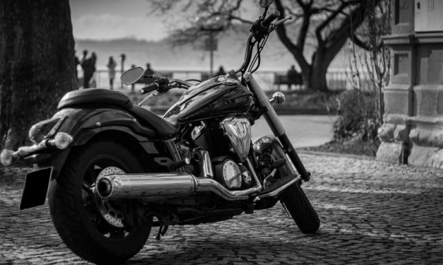 Początek sezonu motocyklowego. Jak się przygotować i co kupić?