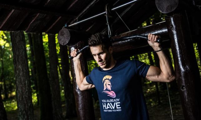 Profesjonalne koszulki firmowe - identyfikacja firmy i element promocyjny