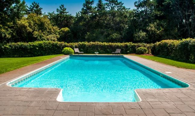 Mały basen ogrodowy – dużo możliwości. Na co zwrócić uwagę decydując się na zakup basenu