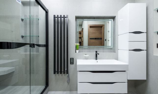 Nowoczesne szafki łazienkowe – jakie rozwiązania poprawią organizację wnętrza?