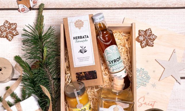 Spóźniony z prezentami? Oto uniwersalne kosze świąteczne, które zachwycą każdego.