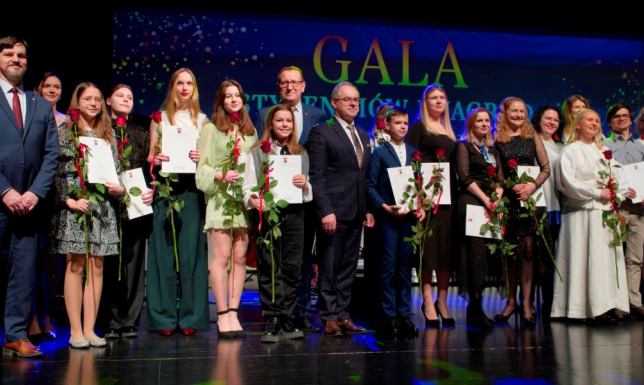 Nagrody i Stypendia Miasta Suwałki w dziedzinie kultury  tegoroczne stypendystki Miasta Suwałki, zajmujące się twórczością artystyczną