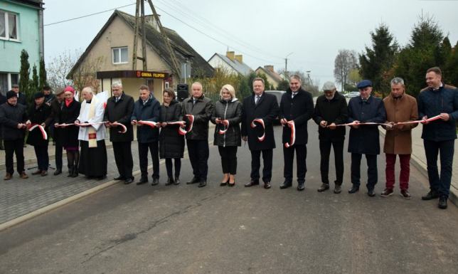 Garbas Drugi - zamiast powojennego bruku mieszkańcy mają asfaltową drogę Uroczyste otwarcie ponad trzykilometrowego odcinka drogi w Gminie Filipów