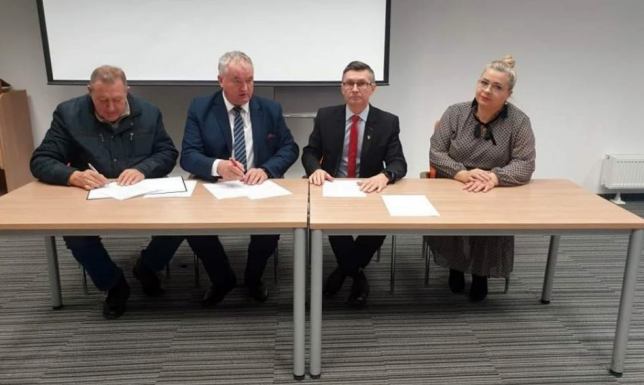 Współpraca przy remontach dróg Gmina Suwałki udzieliła Powiatowi Suwalskiemu 25 tys. zł dotacji