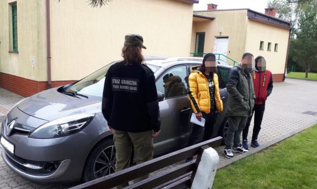 Funkcjonariusze z Placówki Straży Granicznej w Sejnach zatrzymali 12 cudzoziemców