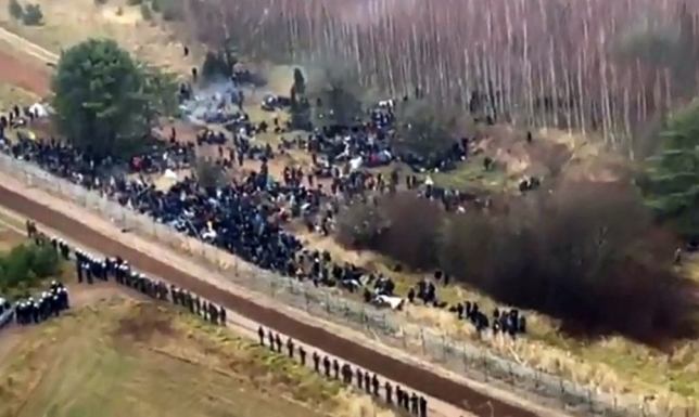 Trudna sytuacja na granicy polsko-białoruskiej. Mobilizacja WOT alert gotowości sił do wsparcia Straży Granicznej na granicy polsko-białoruskiej