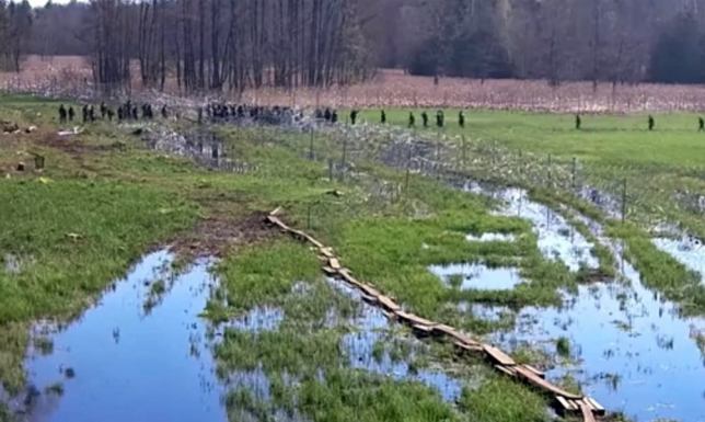 Szturm na granicę Próba nielegalnego przekroczenia granicy przez ponad 220 osobową grupę