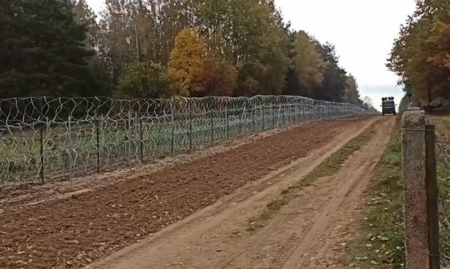 Kolejne próby sforsowania granicy Kolejne grupy nielegalnych migrantów siłowo próbowały sforsować polsko – białoruską granicę.