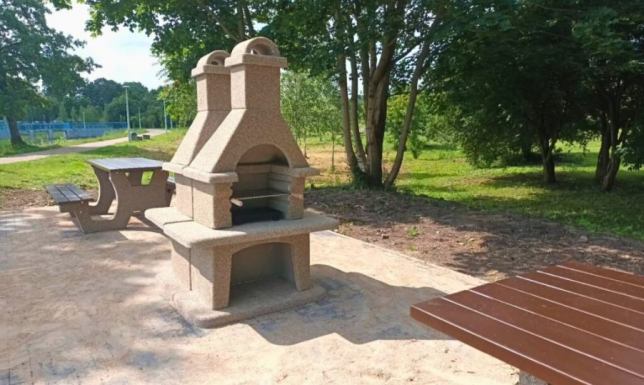 Nowe miejsce do grillowania zlokalizowane zostało po zachodniej stronie rzeki