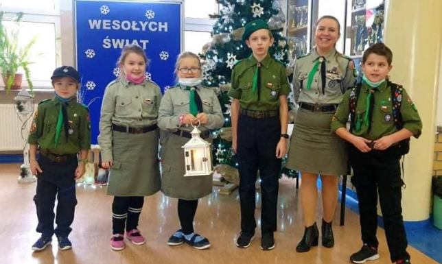 W Parku Konstytucji 3 Maja harcerze z Hufca ZHP będą przekazywać Betlejemskie Światło Pokoju