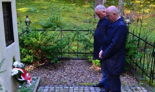 79. rocznica rozstrzelania przez gestapo 12 Polaków w pobliżu wsi Prudziszki rozstrzelanie przez gestapo grupy 12 mieszkańców powiatu augustowskiego