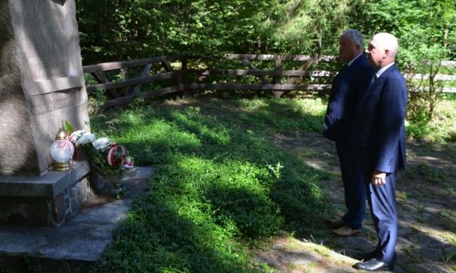 Pamiętali o poległych ułanach Starosta suwalski w hołdzie ułanom z 16 Pułku Ułanów