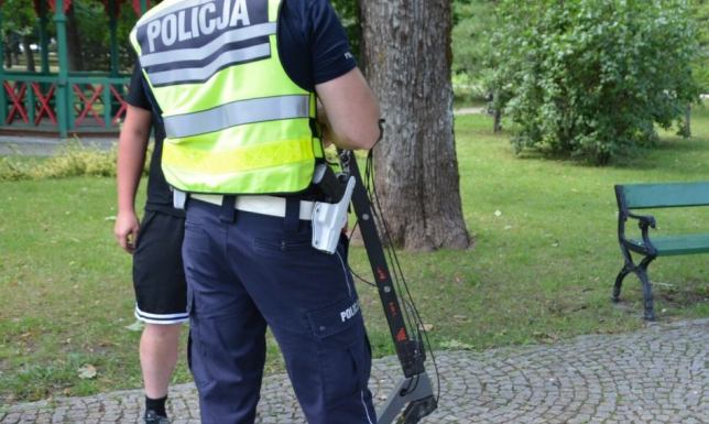 Ranna dziewczynka trafiła pod opiekę ratowników medycznych