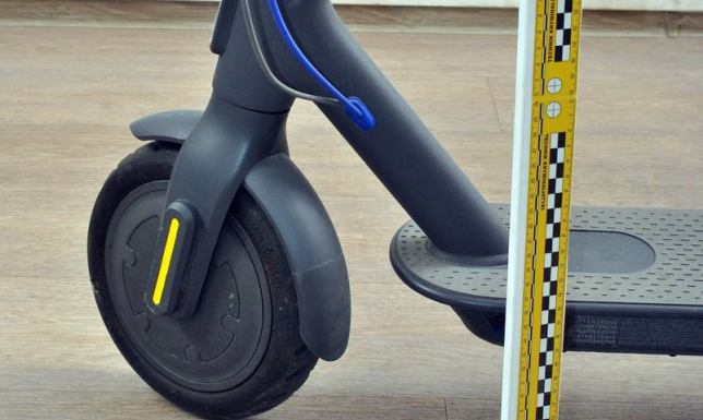 podejrzanych o kradzież hulajnogi zatrzymali suwalscy policjanci