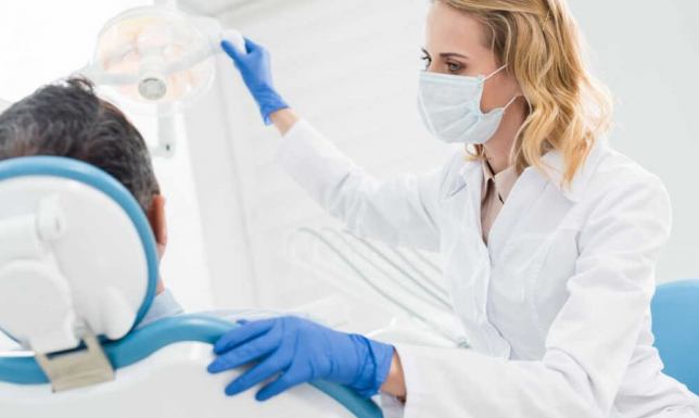 Jak przebiega proces zakładania protezy na implantach? Jak przebiega proces zakładania protezy na implantach?