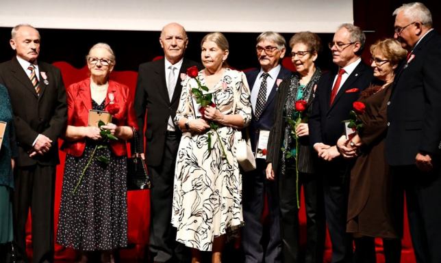 Medale z okazji 50-lecia pożycia małżeńskiego w Suwałkach