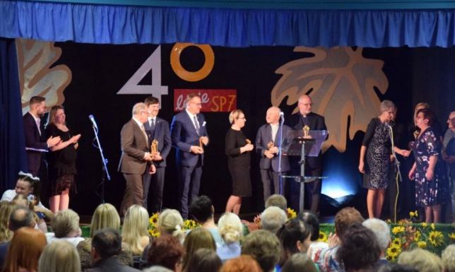 Szkoła Podstawowa nr 7 w Suwałkach ma 40 lat Jubileusz 40 lecia świętowała dziś Szkoła Podstawowa nr 7 w Suwałkach