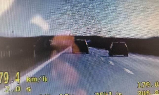 Mandat w wysokości 1500 złotych i 13 punktów karnych otrzymał 26-latek