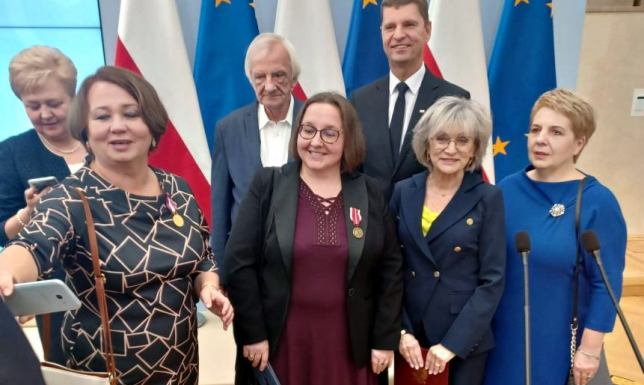 Nauczycielka z Suwałk z tytułem "Honorowego Profesora Oświaty" Janina Małgorzata Kap z I Liceum Ogólnokształcącego nagrodzona