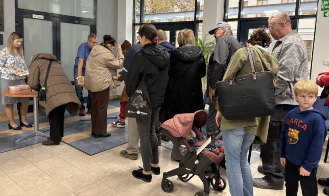 w Urzędzie Miasta w Suwałkach rozdawano 100 mini karmników