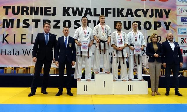 Karatecy rozpoczęli rywalizację