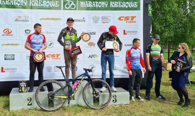 zawodnicy z Suwalskiej Szkółki Kolarskiej wrócili do domu z medalami