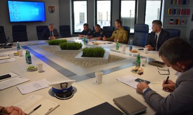 Normy korzystania z urządzeń mobilnych w szkole, patrole szkolne w strefie wolnej od nikotyny Obradowała Komisja Bezpieczeństwa przy prezydencie Miasta Suwałk