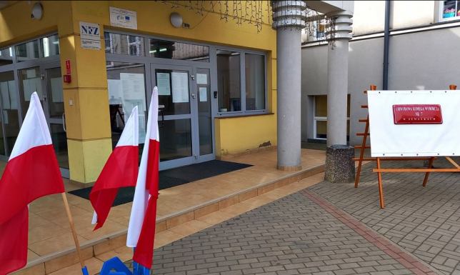 W niedzielę (07.04) o godzinie 7:00 rozpoczęły się wybory samorządowe