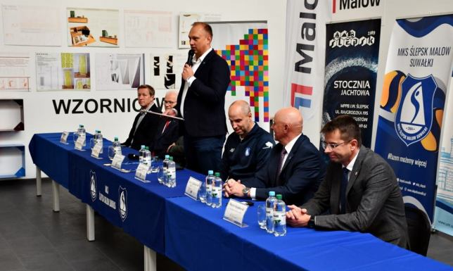 Awans do fazy play-off, dywersyfikacja finansowa i rozwój młodzieży