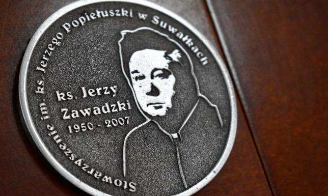 Stowarzyszenie im. ks. Jerzego Popiełuszki w Suwałkach chce wykonać tablicę o ks. Zawadzkim
