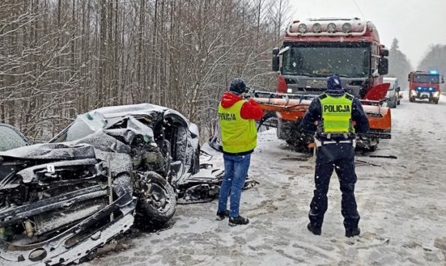 Kierowca volvo z obrażeniami trafił do szpitala