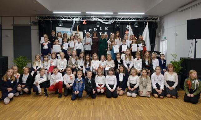 Konkurs „Tobie Ojczyzno” w Raczkach VII edycja konkursu wokalno-recytatorskiego pod nazwą „Tobie Ojczyzno”