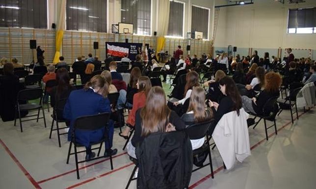 Festiwal Piosenki i Poezji Patriotycznej w I LO Festiwal Piosenki i Poezji Patriotycznej w I LO