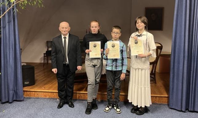 Konkurs Recytatorski Poezji Adama Mickiewicza „Młodości! ty nad poziomy wylatuj…”