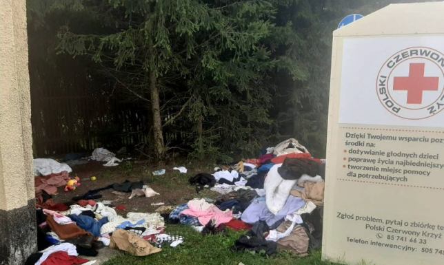 Brudno przy kontenerach PCK