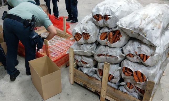  przechwycili w Budzisku prawie 44 tys. paczek przemycanych papierosów