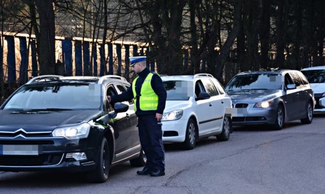 policjanci suwalskiej drogówki prowadzili działania pod nazwą „Trzeźwy wtorek”