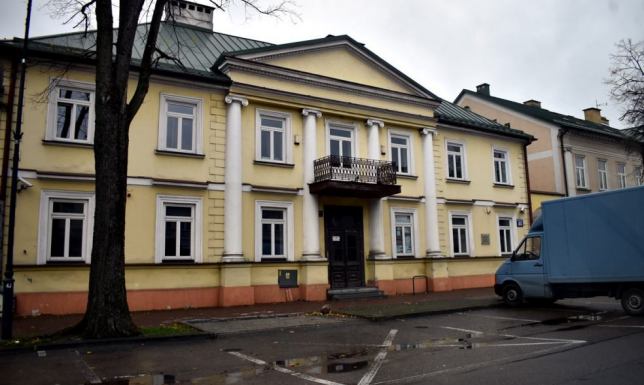 Władze Suwałk zastanawiają się co zrobić z budynkiem przy ulicy Kościuszki 45