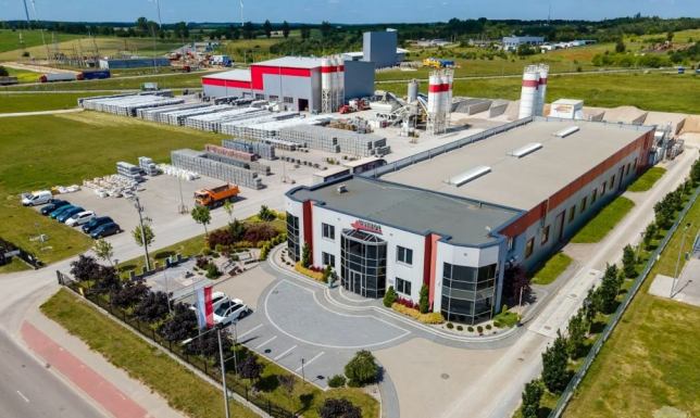 Ekologiczna produkcja przy wsparciu unijnym. Świecące po zmroku kostki z Grajewa Ekologiczna produkcja przy wsparciu unijnym. Świecące po zmroku kostki z Grajewa