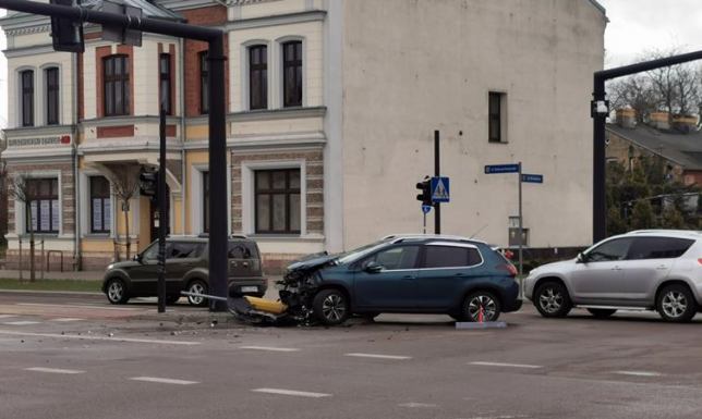 Kolizja na skrzyżowaniu w Suwałkach Kolizja na skrzyżowaniu w Suwałkach