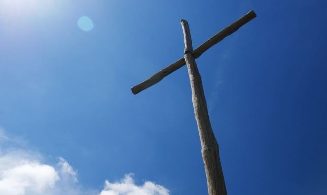 Dziś Wielki Piątek dzień Wielkiego Tygodnia upamiętniający śmierć Jezusa Chrystusa na krzyżu