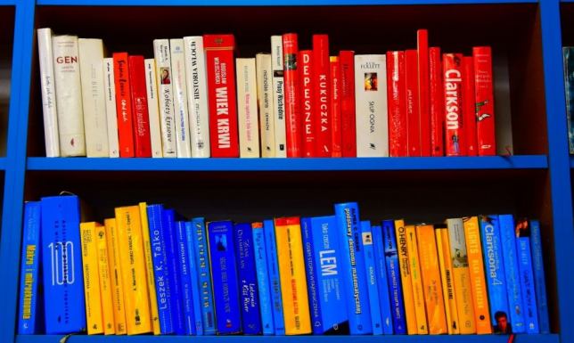 wracają spotkania miłośników dyskutowania o książkach przy kawie i herbacie