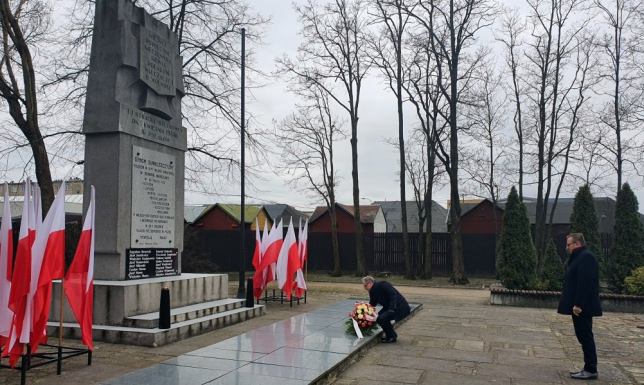 Pomnik na ulicy Sejneńskiej upamiętnia tragiczne zdarzenia z 1 kwietnia 1944 roku