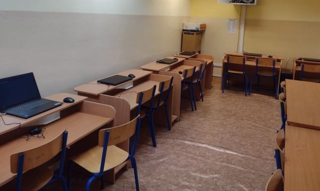 Zespół Szkół w Dowspudzie z nowym sprzętem Do Technikum w Zespole Szkół w Dowspudzie trafiło 7 laptopów