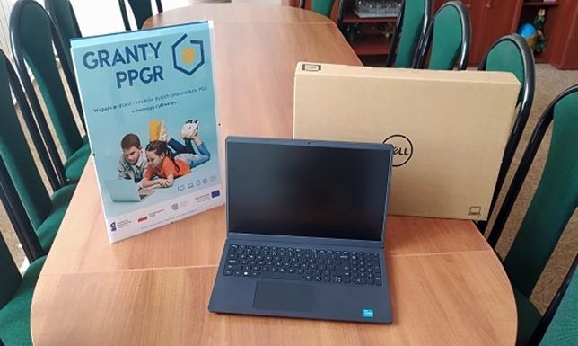 Uczniowie z Gminy Filipów otrzymali laptopy Nowe laptopy wraz z oprogramowaniem do szkół w Gminie Filipów