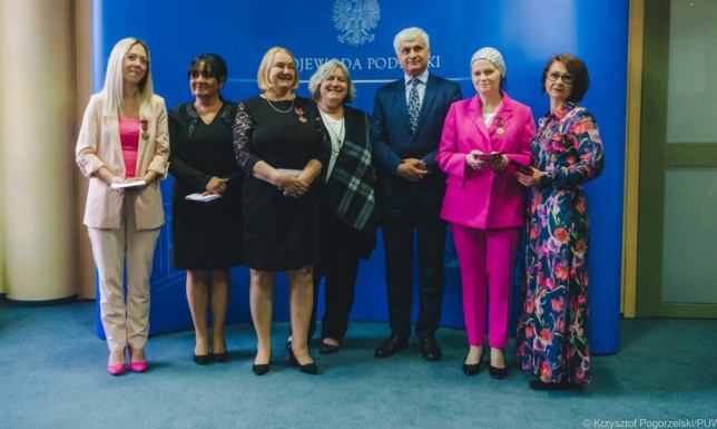 Lekarze z Suwałk odznaczeni za walkę z COVID-19 Suwalscy lekarze odznaczeni Brązowymi Krzyżami Zasługi