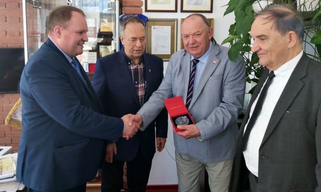 dyrektor MOPR odznaczony za działalność na rzecz ruchu olimpijskiego