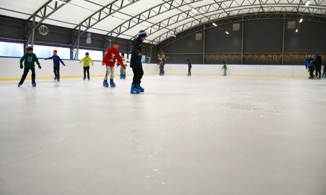 oficjalnie otwarte zostało lodowisko miejskie