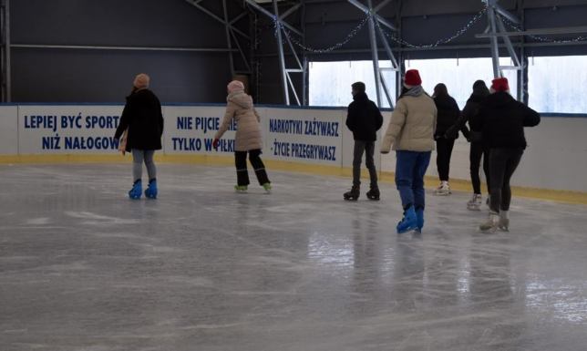 oficjalnie otwarte zostało lodowisko miejskie na terenie Szkoły Podstawowej nr 11